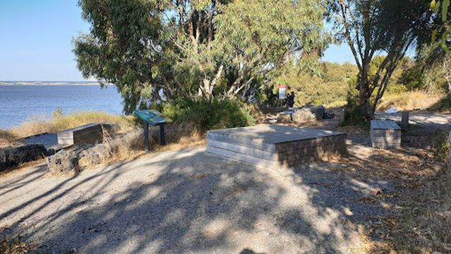 Lake Connewarre picnic area