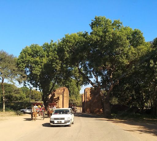 Tharabar Gate သရပါတံခါး
