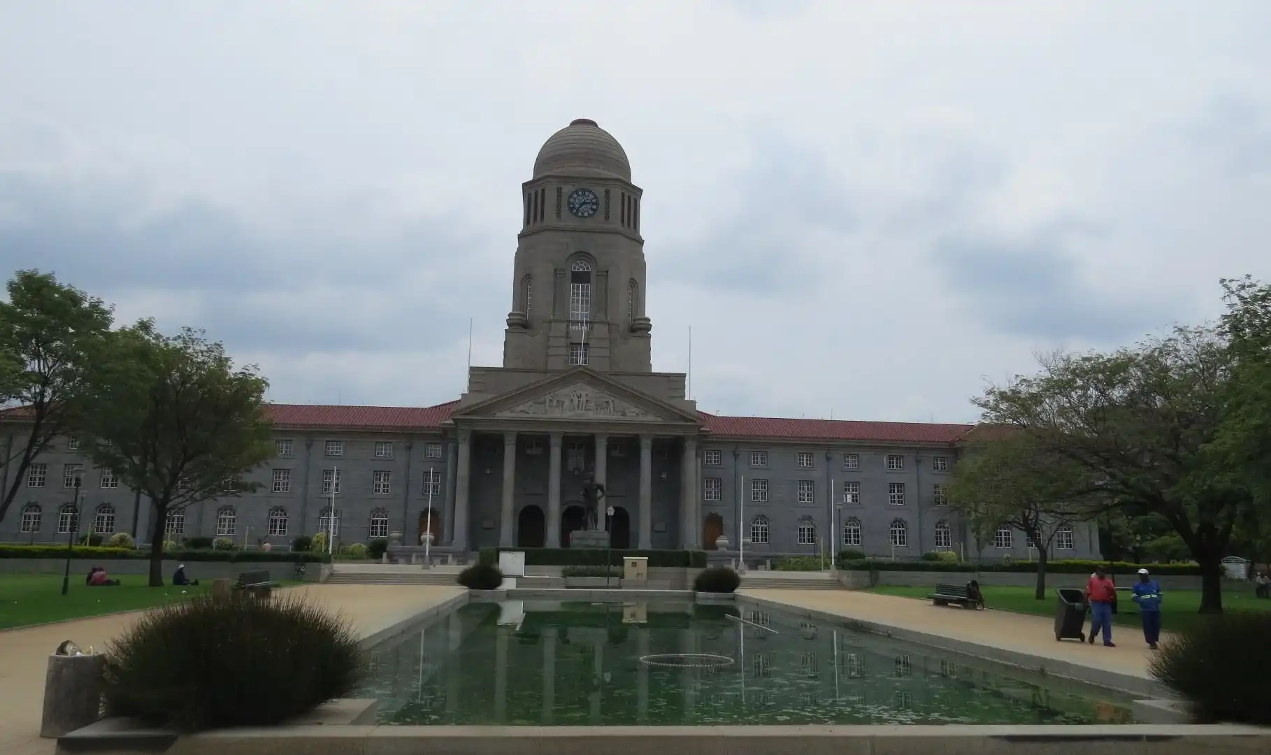 鄰近市政廳的酒店