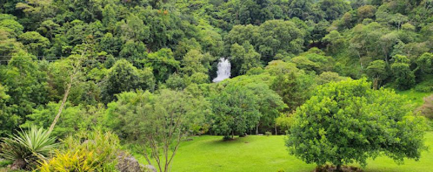 Cascada De La Monja