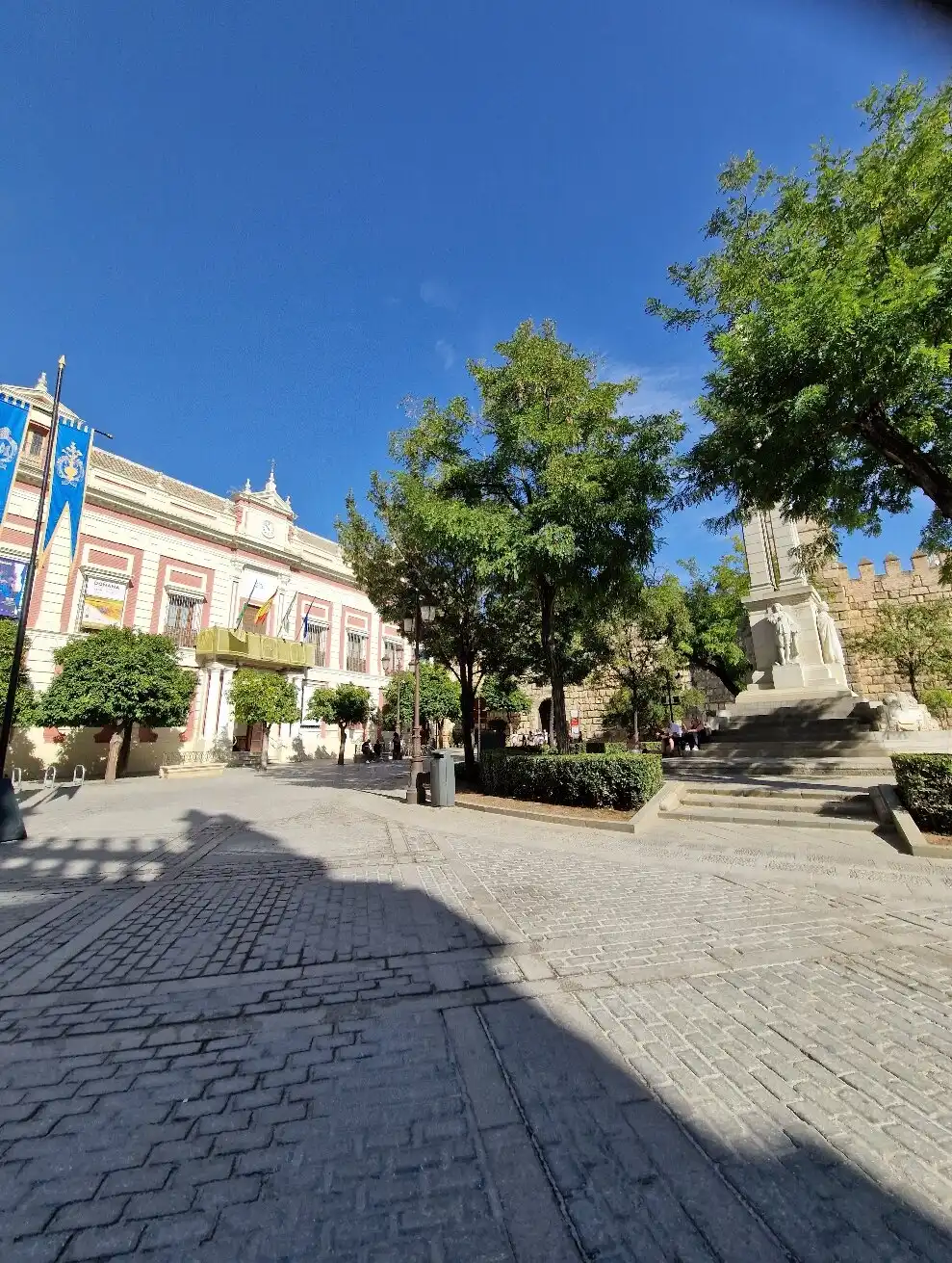 Hotels near Plaza del Triunfo