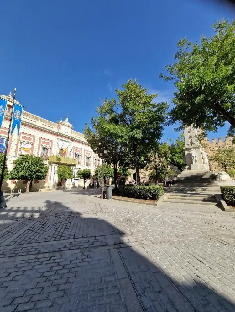 Hotels near Plaza del Triunfo