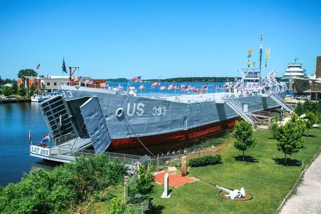 Hotels near USS LST 393