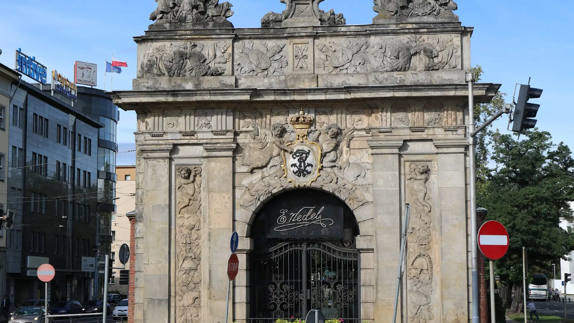 Hotels near Royal Gate