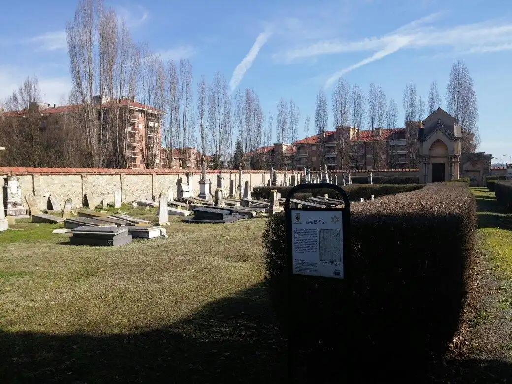 Hotels near Cimitero Ebraico
