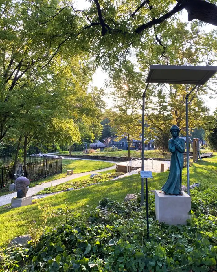Hotels near Haan Sculpture Garden
