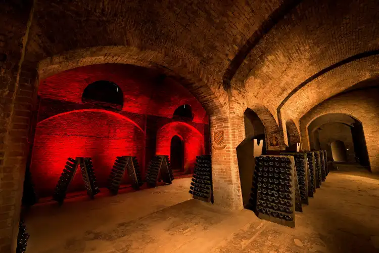 Hotels in der Nähe von Cantine Bosca - Cattedrali Sotterranee