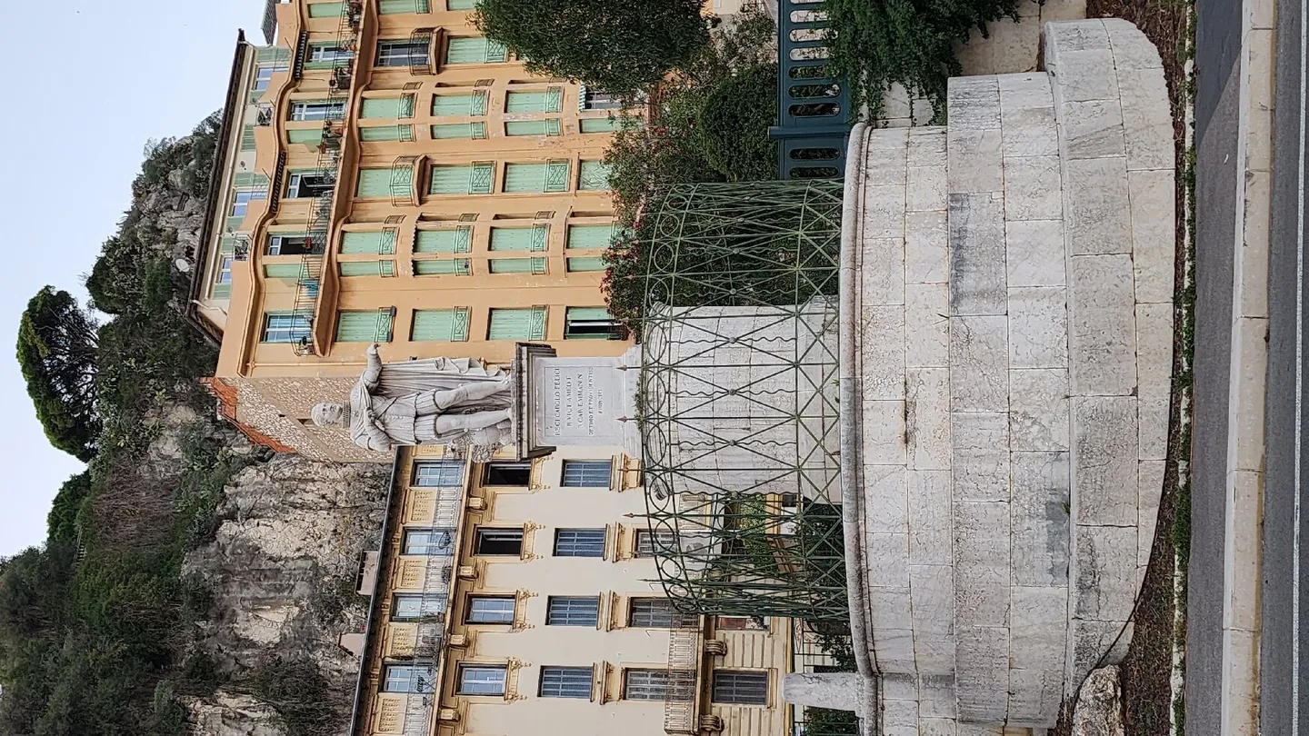 5_Statue de Charles Felix de Savoie