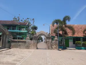 Makam Bathoro Katong