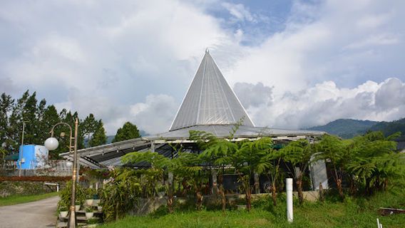 Wisata Taman Anggrek