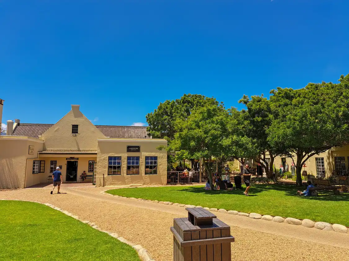 Imhoff Farm附近的飯店