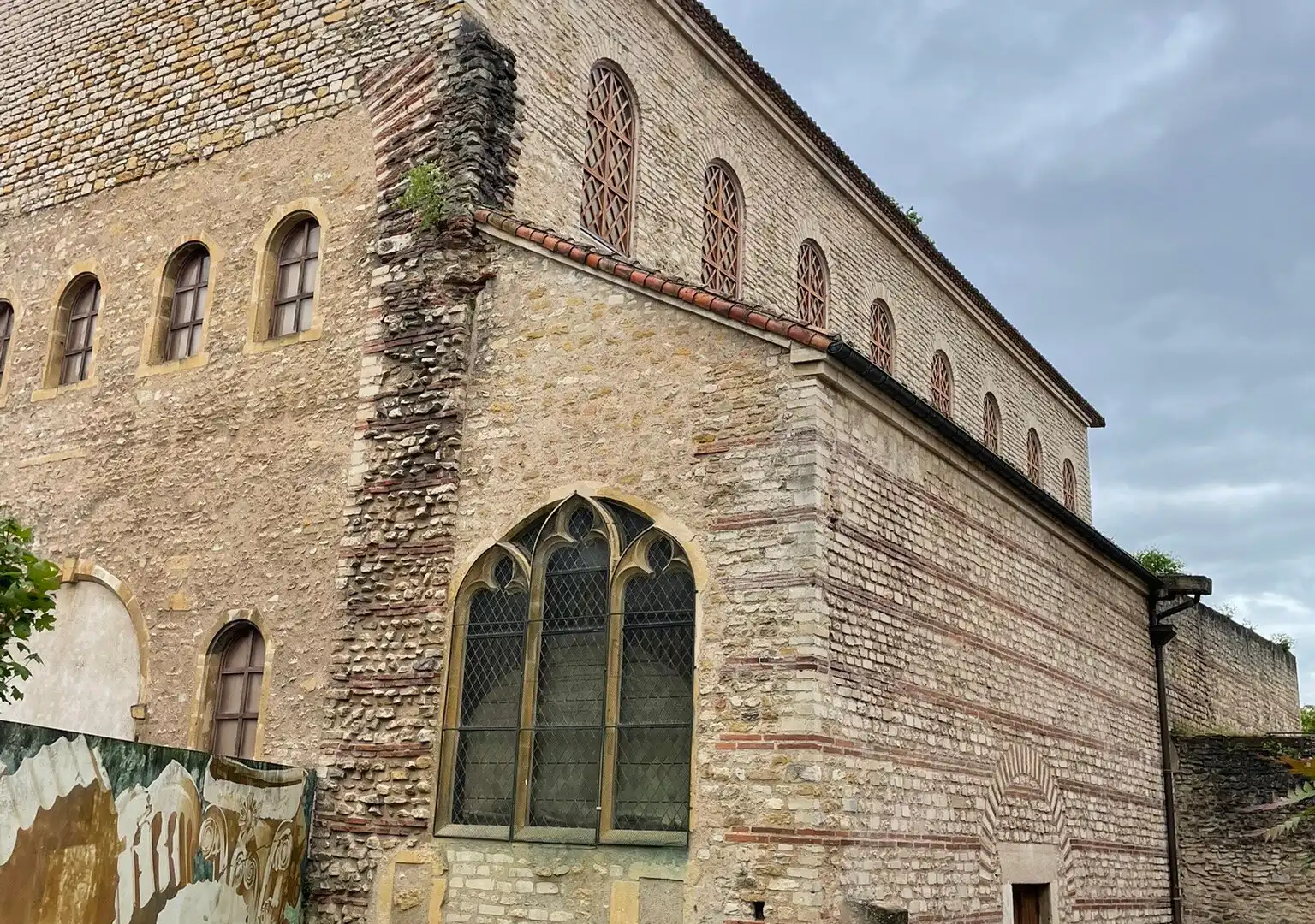 Hotels near Basilica of Saint-Pierre-aux-Nonnains