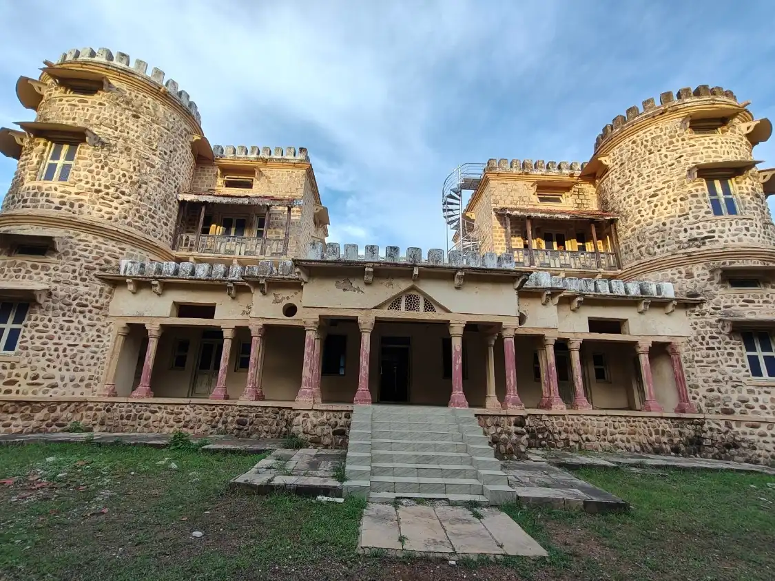 Hotels near Madhav National Park