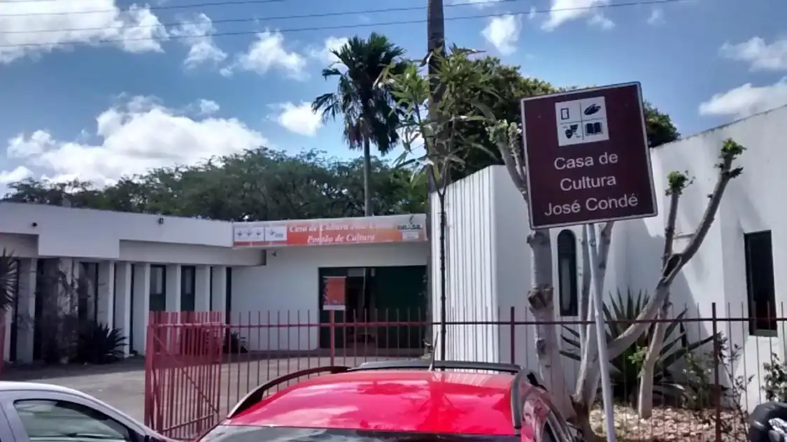 Hotels near Casa de Cultura Jose Conde