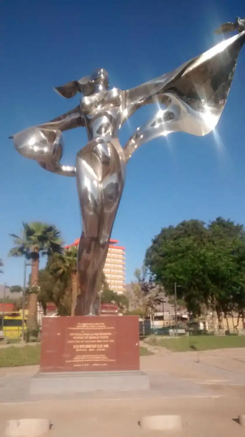 Hotels near Escultura Por La Paz Mundial