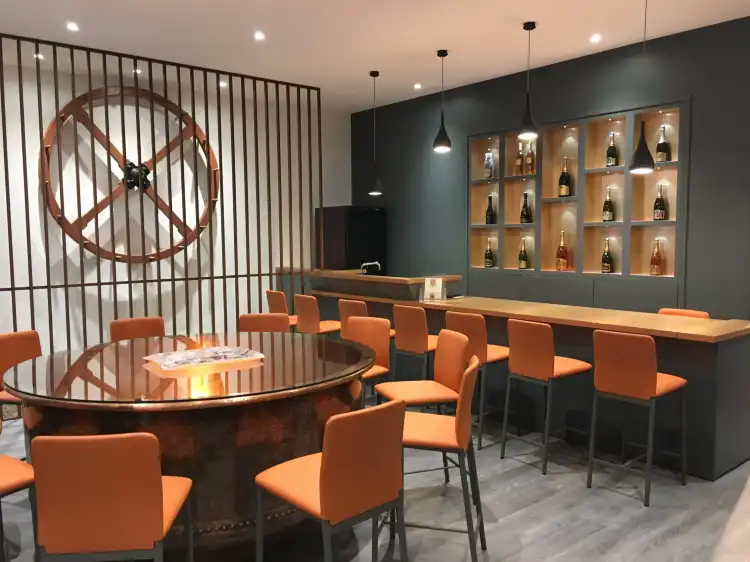 Hotels in Damery