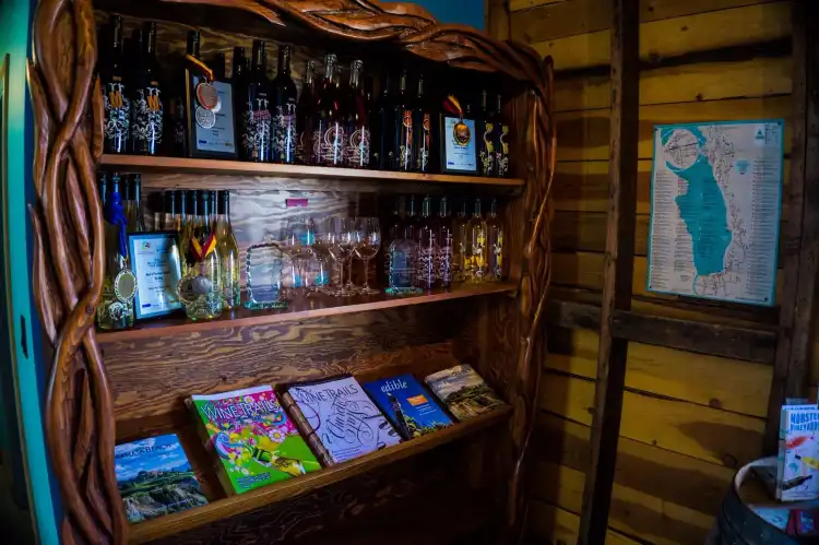 Hotels near Monster Vineyards