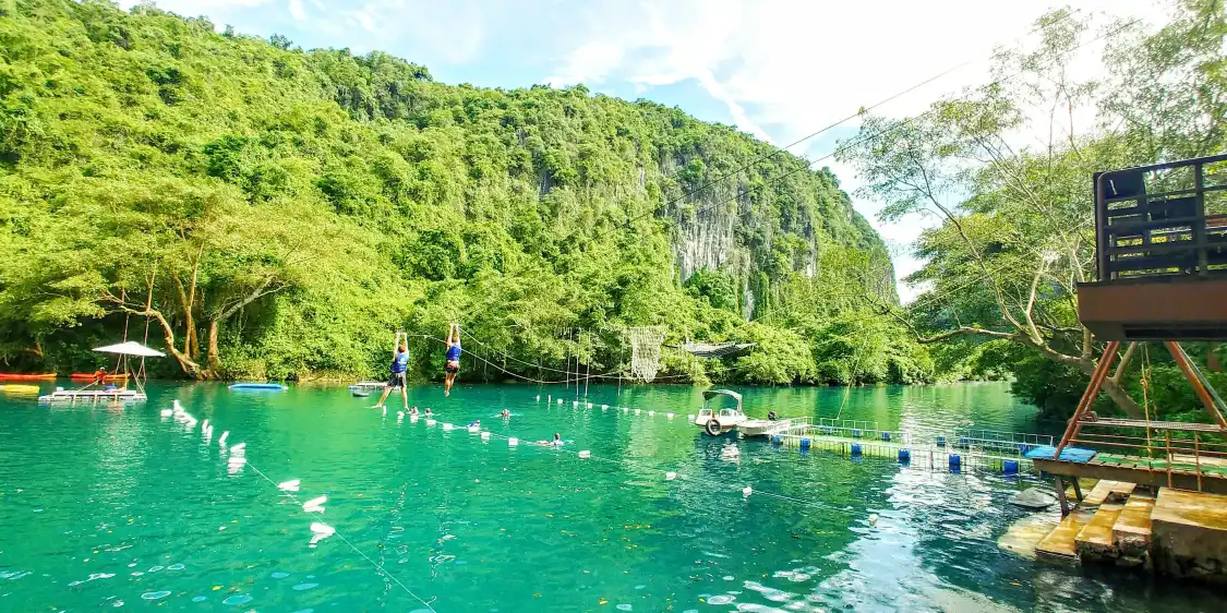 Các khách sạn gần Hang Tối