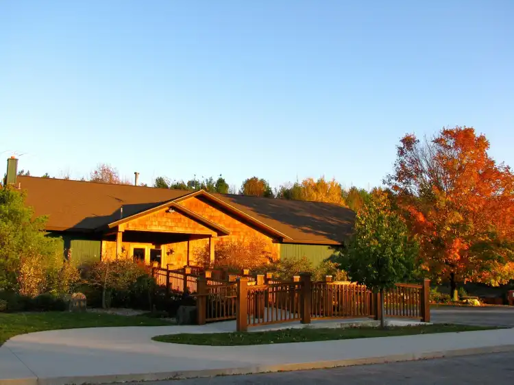 Hotel a Leland Township