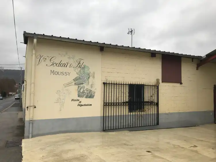 Hotels in Moussy