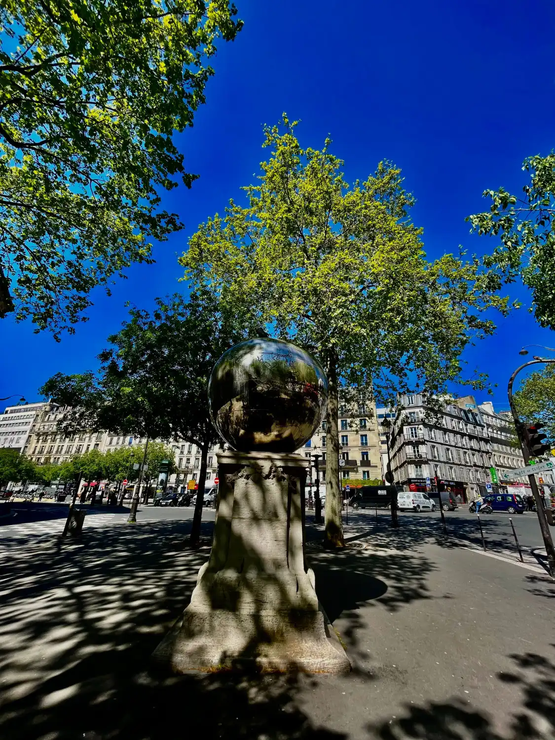 Hôtels à proximité de : La Quatrième Pomme de Frank Scurti