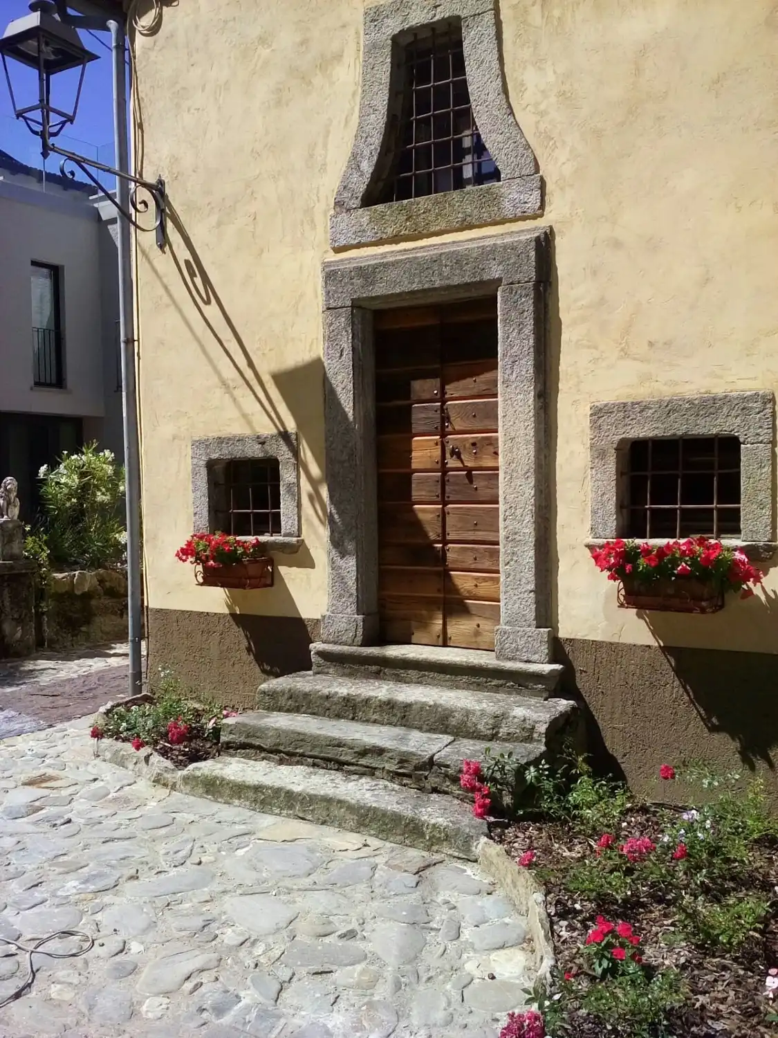 Hotels near Chiesa S. Giuseppe a Orascio