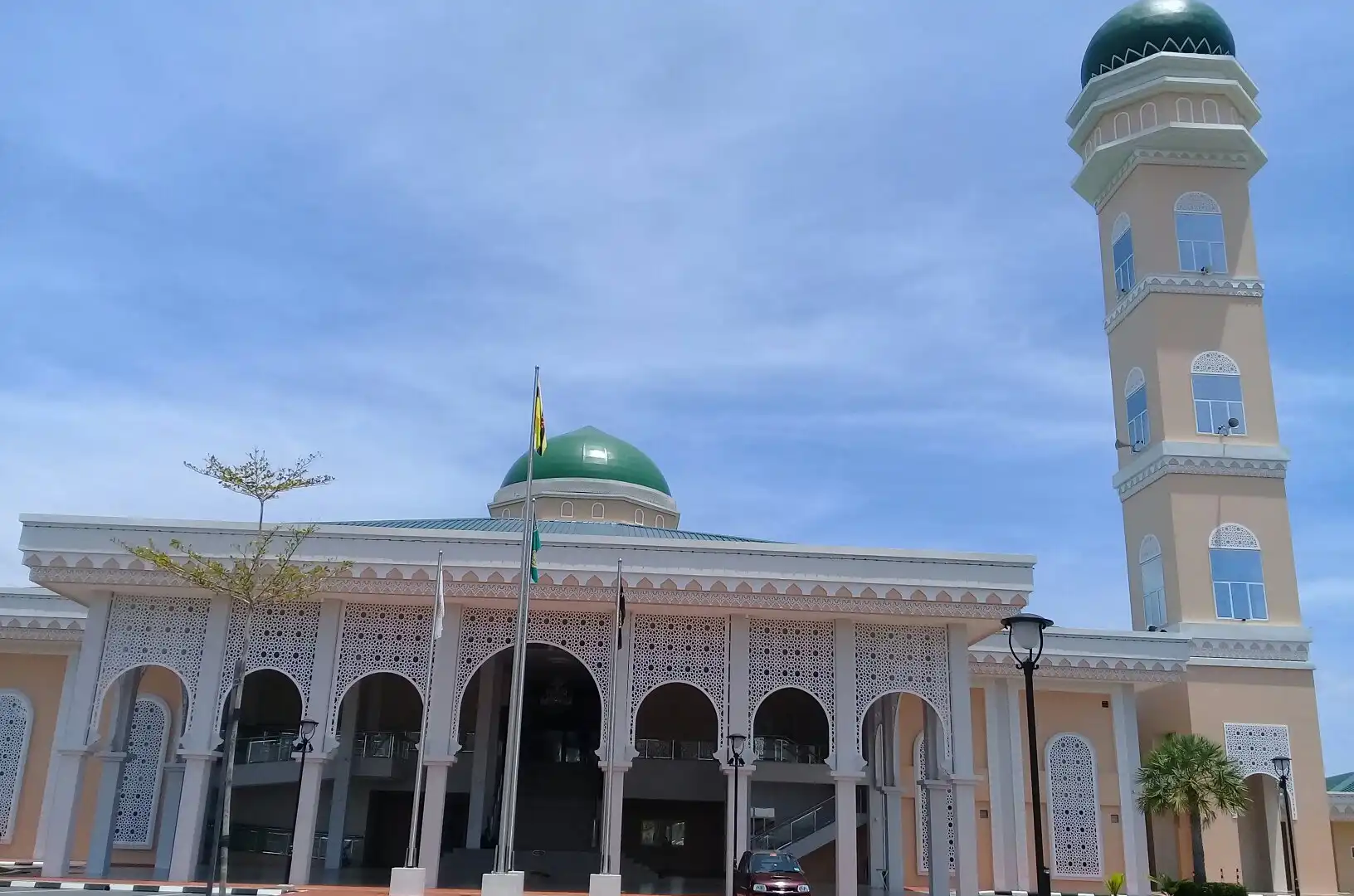 Hotels near Masjid Hassanal Bolkiah Mentiri