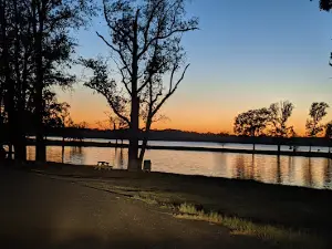 Lake Holbrook Beach