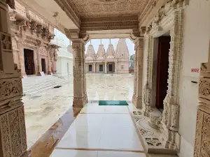 1008 Shri Makshi Parshwanath Jain Shwetamber Jain Tirth