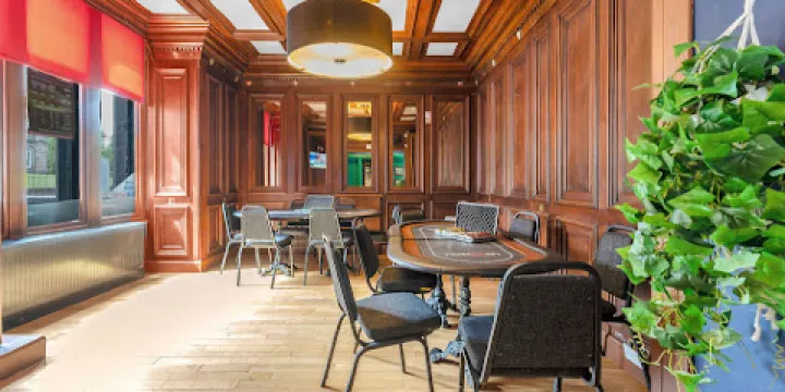 The Ball Room Sports Bar & Pool Hall （Perth）