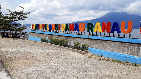 Pantai Pelangi Danau Ranau