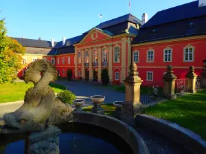 Zamek Dobris