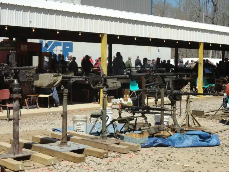 Hotels near Knob Creek Gun Range