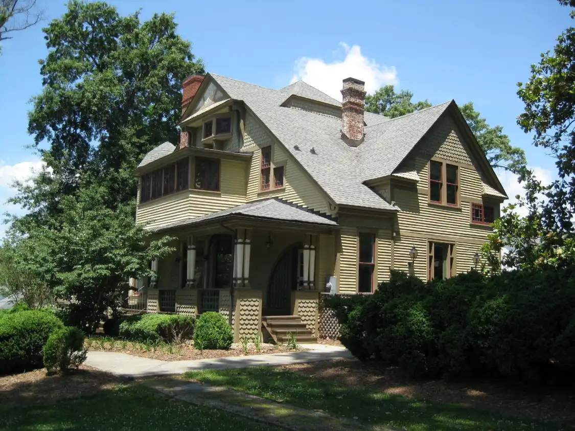 Hotel dekat Harper House/ Hickory History Center