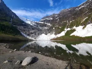Bøyabreen Glacier
