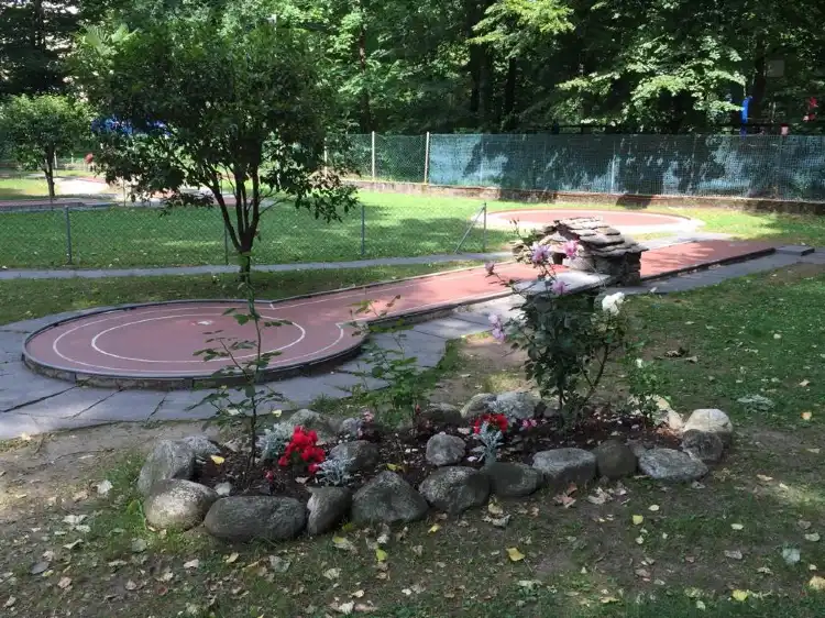 Hotels near Minigolf Bosco Isolino