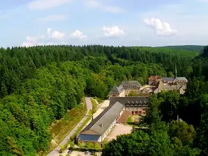 Abbaye Sainte-Marie de la Pierre-qui-Vire