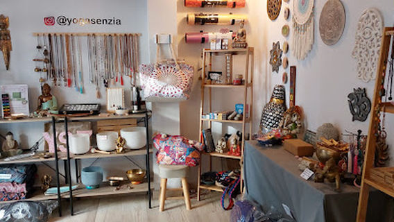 YogaSenzia - Fuengirola - Centro de Yoga - Pilates y Bienestar Interior.