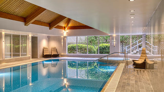 SLEEPING BEAUTY SALON PALACE