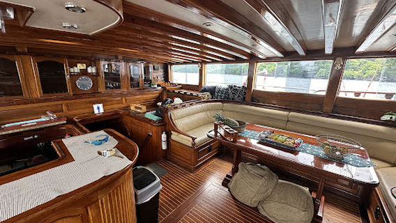 Brisa Elegante, Day cruises aboard wooden Sailing Ship in Quepos & Manuel Antonio