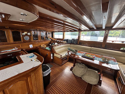 Brisa Elegante, Day cruises aboard wooden Sailing Ship in Quepos & Manuel Antonio
