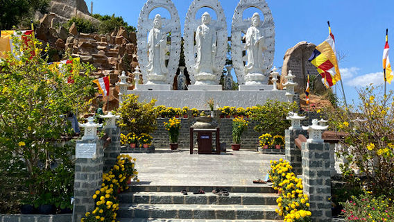 Thiền viện Trúc Lâm Viên Ngộ (Buddhist Temple)