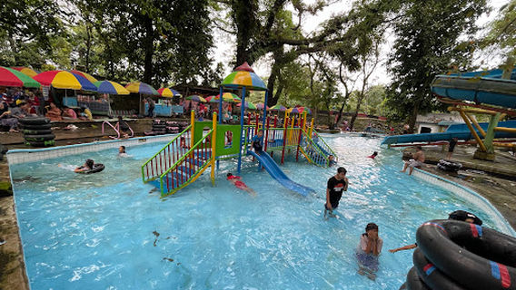 Kolam Renang Umbul Cokro (OMAC-Obyek Mata Air Cokro)