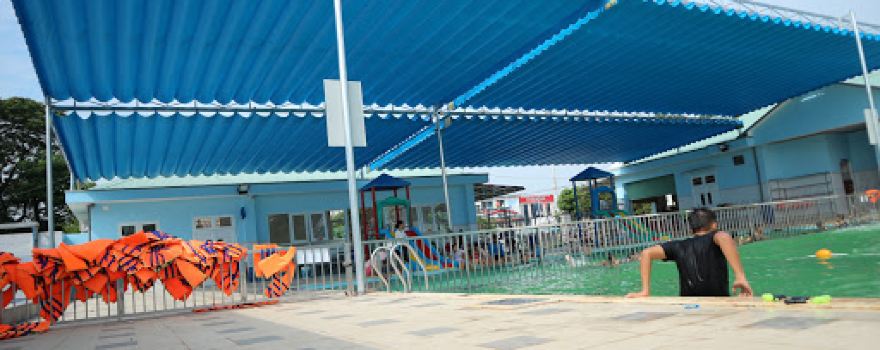 Hồ bơi Sông Ray