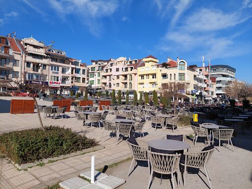 Central Town Square Petrich