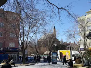 Dışarı Cami