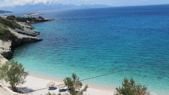 Makris Gialos Beach