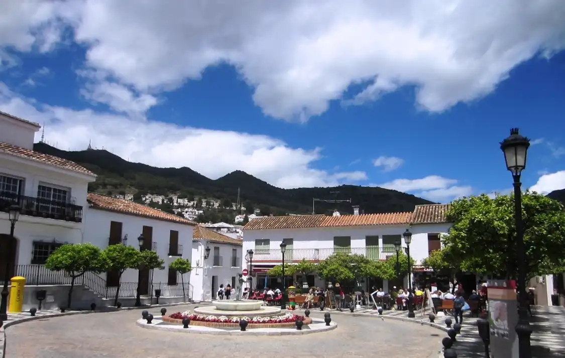 Отели рядом с достопримечательностью «Plaza Espana Benalmadena»