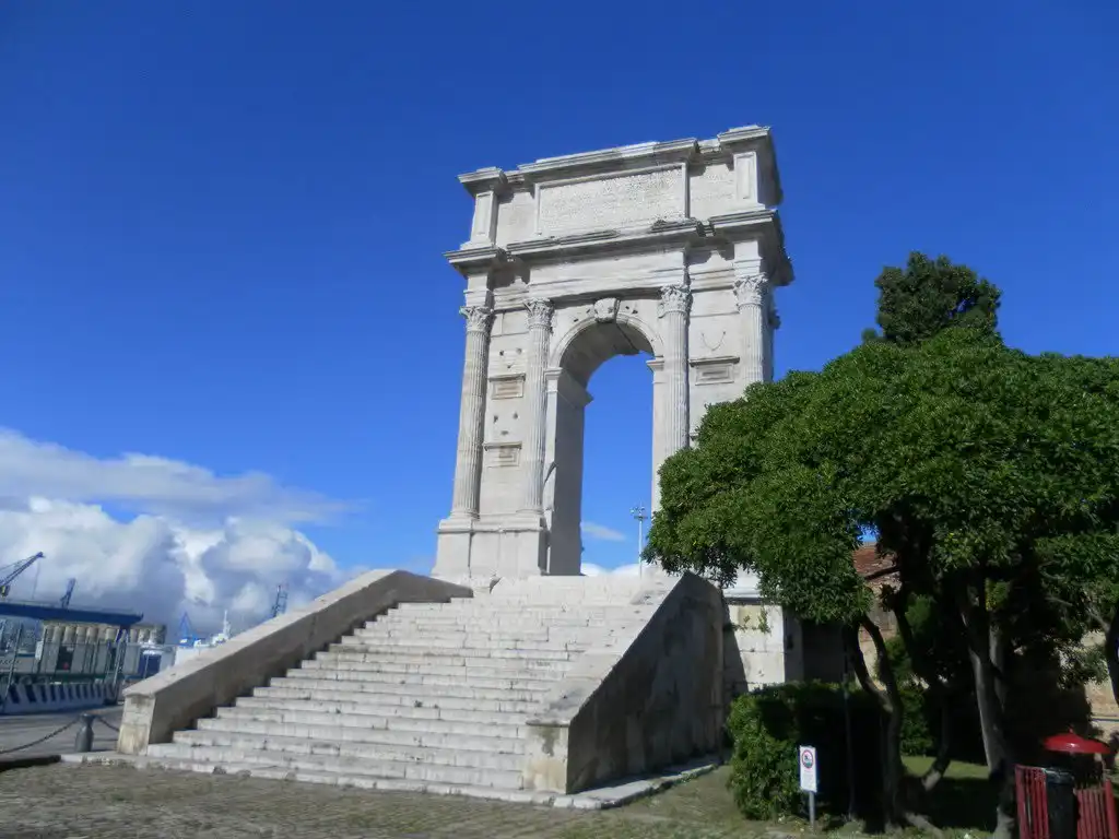 Hotel in zona Arco di Traiano