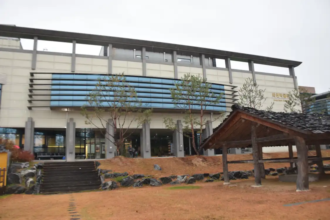 Hotels near Hwacheon Folklore Museum